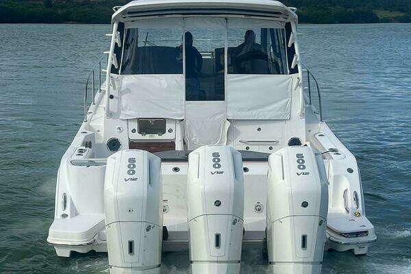 2022 Boston Whaler 40