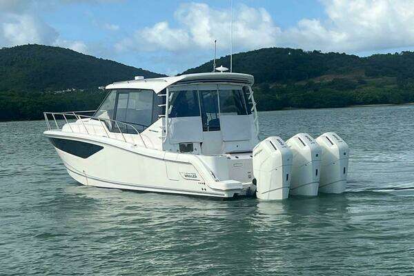 2022 Boston Whaler 40