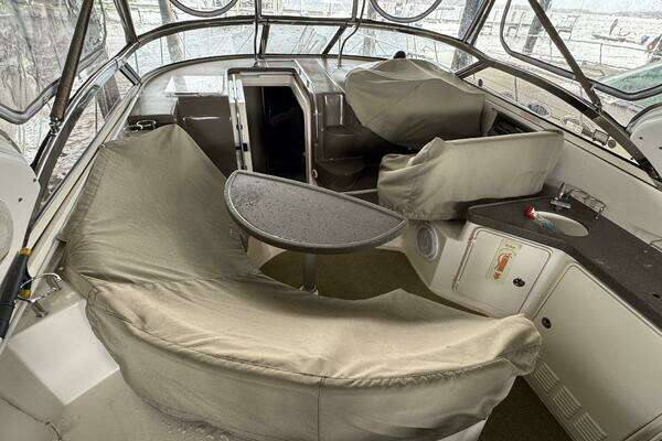 Photo of the 2005 Regal 3560 Commodore