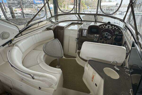 Photo of the 2005 Regal 3560 Commodore