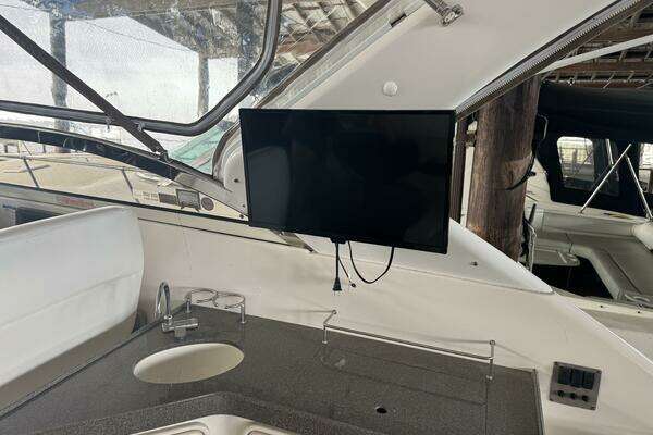 Photo of the 2005 Regal 3560 Commodore