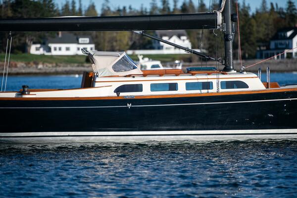 Suzanne 42ft Morris Yacht For Sale