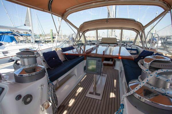 Dazzzlr 50ft Beneteau Yacht For Sale
