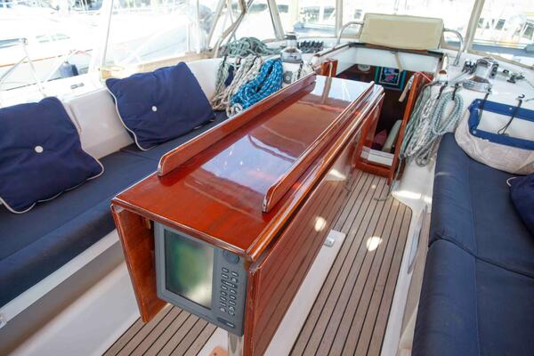Dazzzlr 50ft Beneteau Yacht For Sale