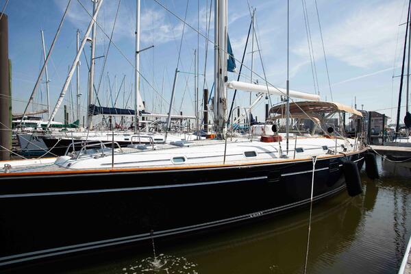 Dazzzlr 50ft Beneteau Yacht For Sale