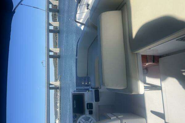 Azimut 40 Flybridge Yacht For Sale