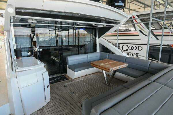 2015 Sunseeker 68