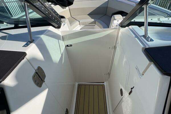 Divine Mer Sea 28ft Boston Whaler Yacht For Sale