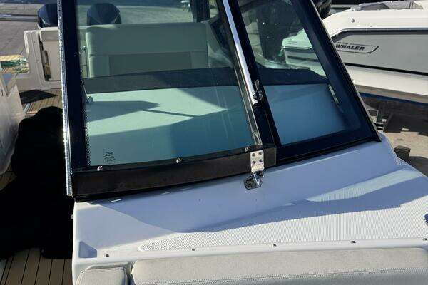 Divine Mer Sea 28ft Boston Whaler Yacht For Sale