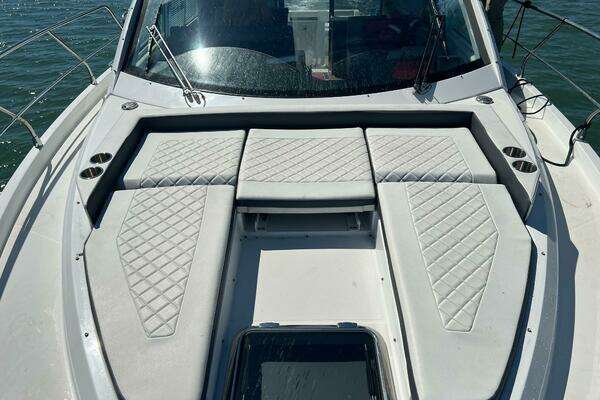 2018 Cruisers Yachts 42