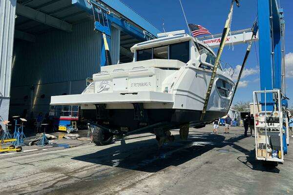 2018 Cruisers Yachts 42