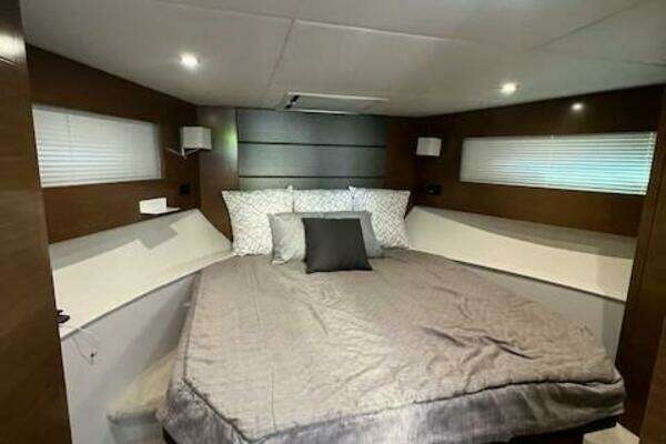 2018 Cruisers Yachts 42