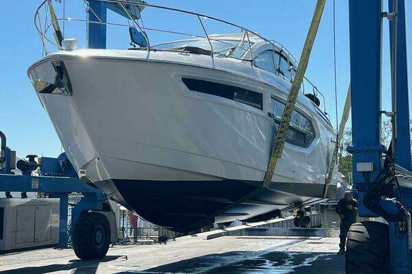 2018 Cruisers Yachts 42