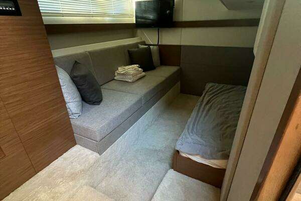 2018 Cruisers Yachts 42