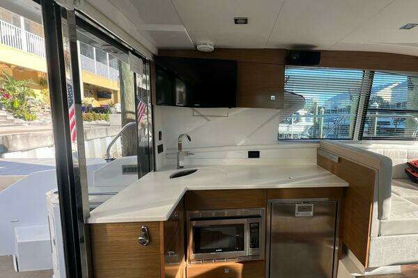 2018 Cruisers Yachts 42