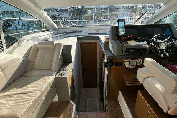 2018 Cruisers Yachts 42