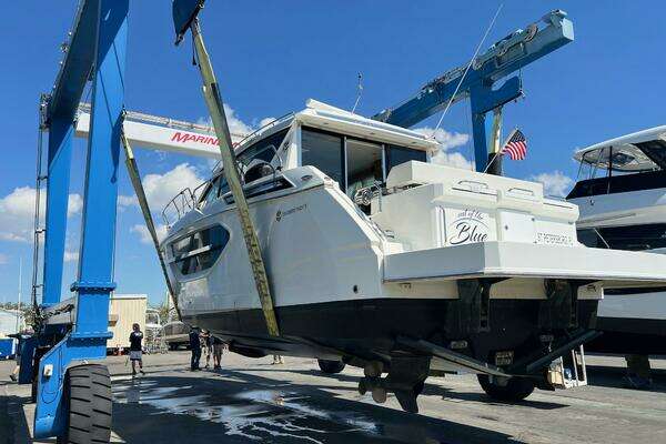 2018 Cruisers Yachts 42