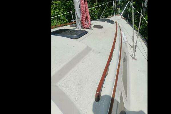 Photo of the 1977 Islander 28