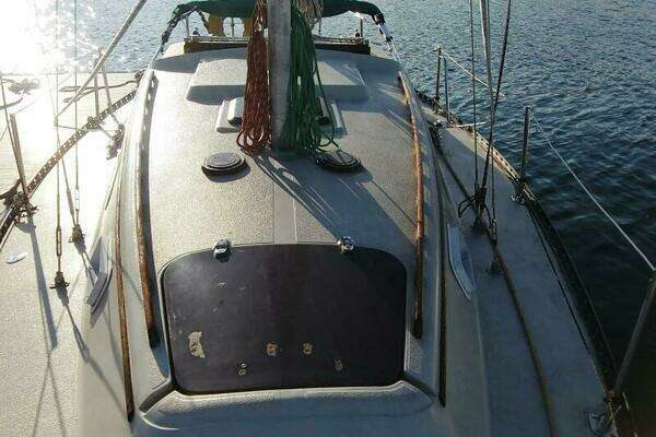 Photo of the 1977 Islander 28