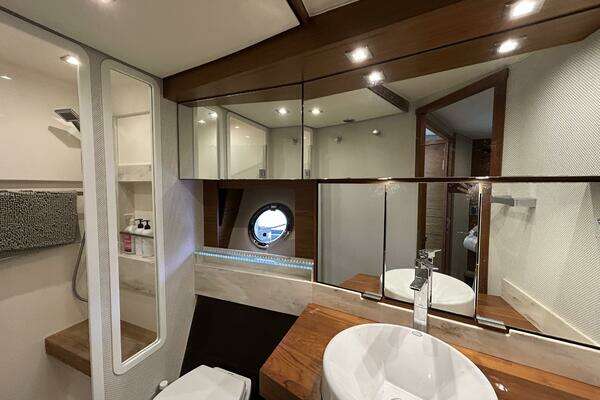 2015 Tiara Yachts 44