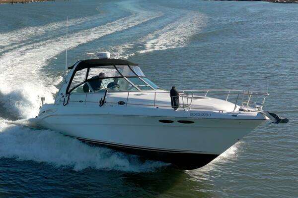 Photo of the 2001 Sea Ray 