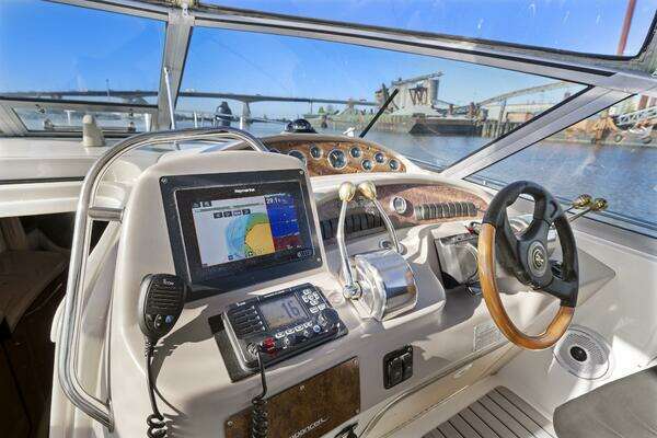 Photo of the 2001 Sea Ray 