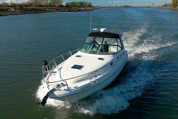 Photo of the 2001 Sea Ray 