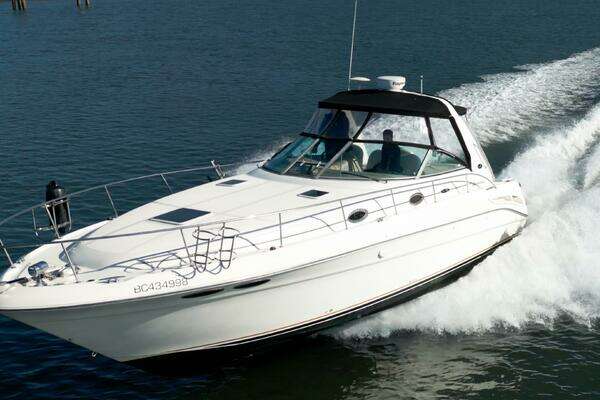 Photo of the 2001 Sea Ray 