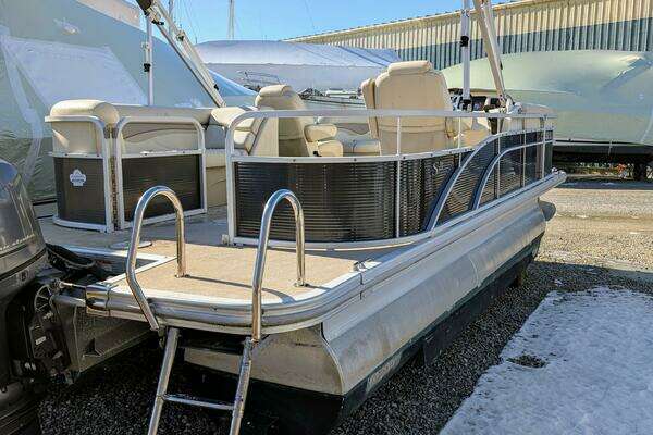 Photo of the 2014 Bennington 21 SLX