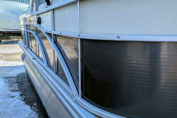 Photo of the 2014 Bennington 21 SLX