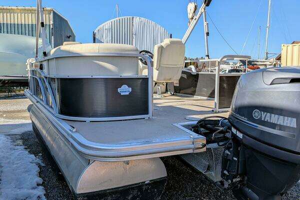 Photo of the 2014 Bennington 21 SLX