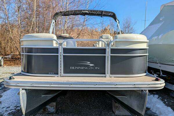 Photo of the 2014 Bennington 21 SLX