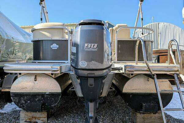 Photo of the 2014 Bennington 21 SLX