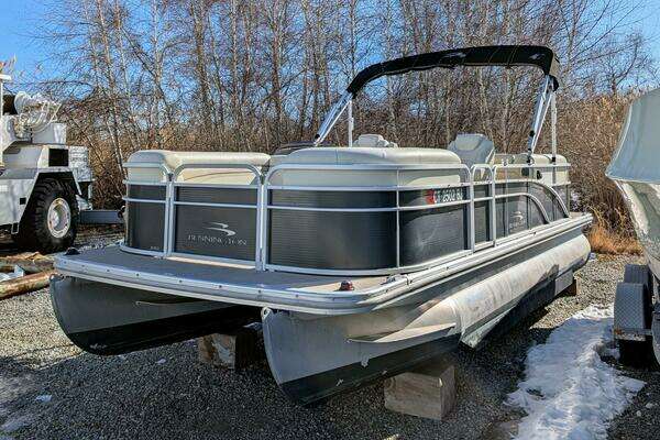 Photo of the 2014 Bennington 21 SLX