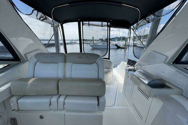 Photo of the 2010 Sea Ray 330 Sundancer