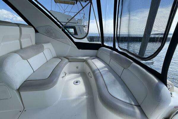 Photo of the 2010 Sea Ray 330 Sundancer