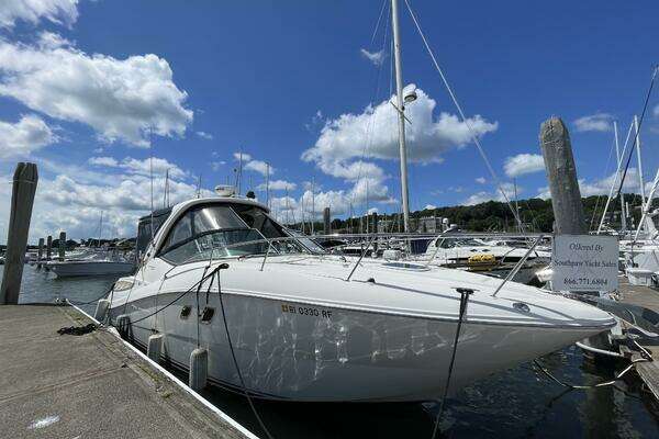 Photo of the 2010 Sea Ray 330 Sundancer