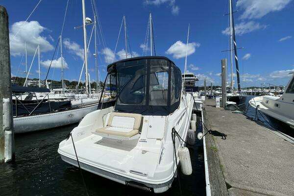 Photo of the 2010 Sea Ray 330 Sundancer