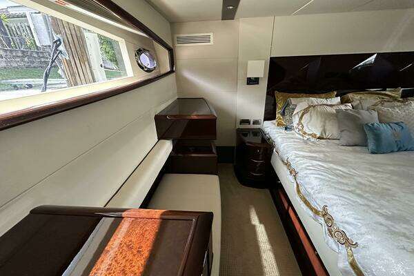 Lazzara Yachts LSX 75 Yacht For Sale