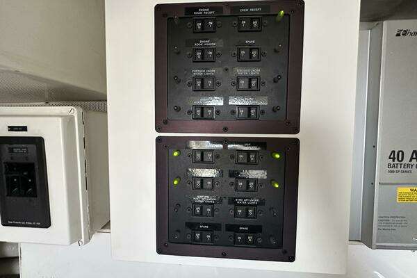 Lazzara Yachts LSX 75 Yacht For Sale