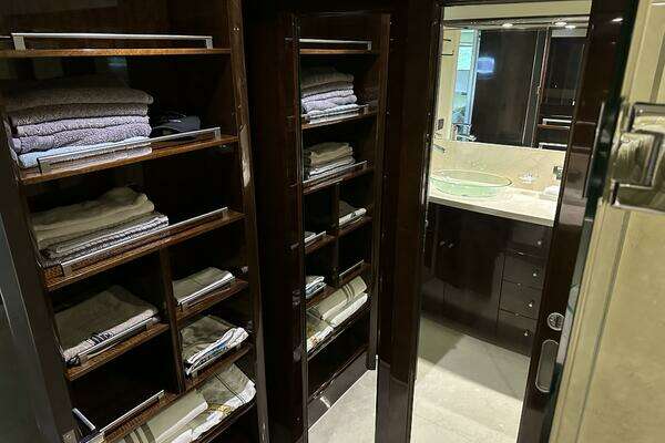 Lazzara Yachts LSX 75 Yacht For Sale