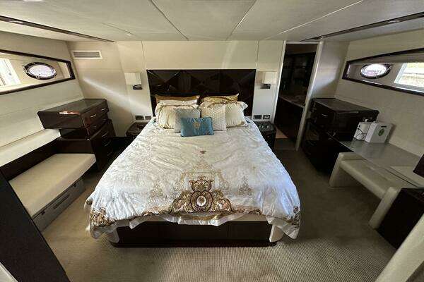 Lazzara Yachts LSX 75 Yacht For Sale