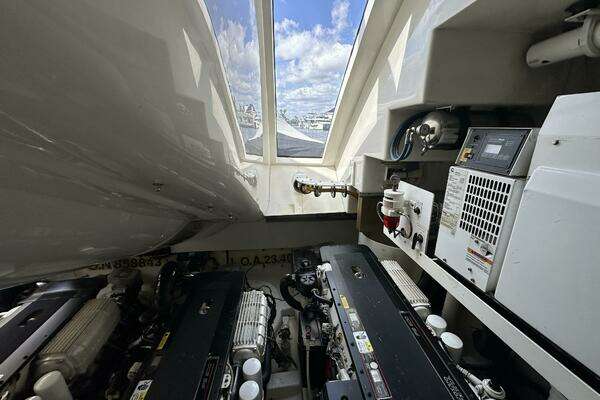 Lazzara Yachts LSX 75 Yacht For Sale