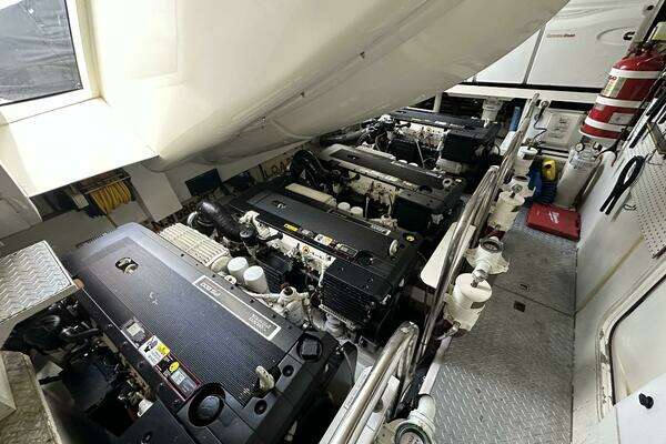 Lazzara Yachts LSX 75 Yacht For Sale