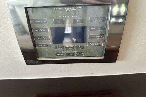 Lazzara Yachts LSX 75 Yacht For Sale