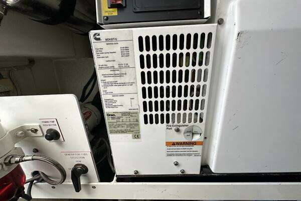 Lazzara Yachts LSX 75 Yacht For Sale