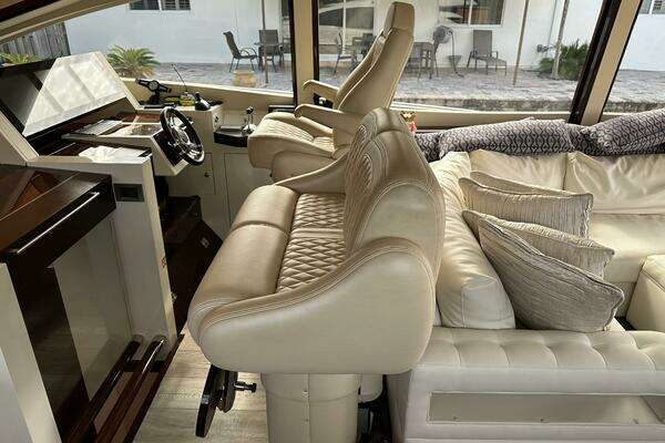 Lazzara Yachts LSX 75 Yacht For Sale