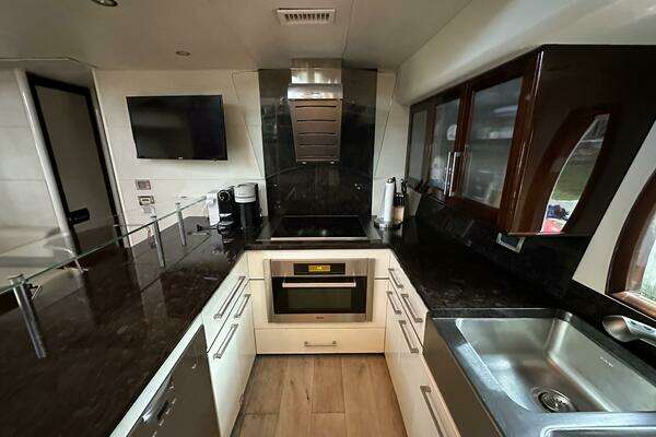 Lazzara Yachts LSX 75 Yacht For Sale