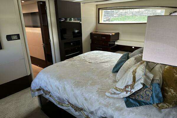 Lazzara Yachts LSX 75 Yacht For Sale