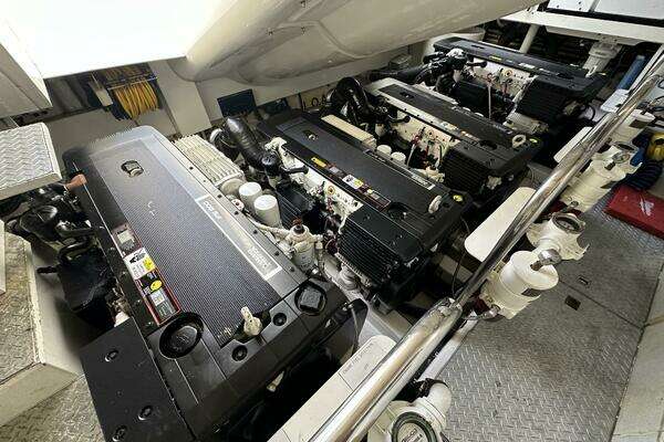 Lazzara Yachts LSX 75 Yacht For Sale